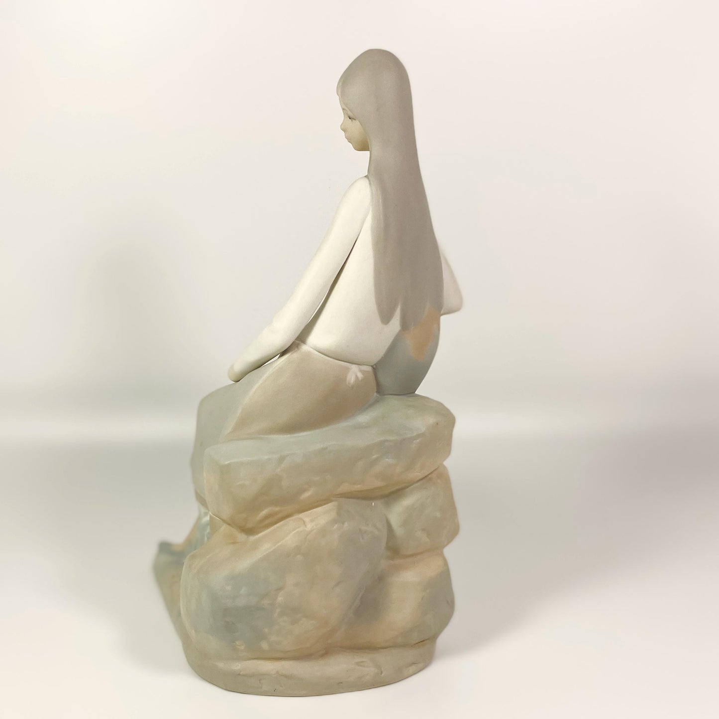 Nao by Lladro " girl sitting on rocks with jug " 9.5” tall porcelain figurine - Vtg