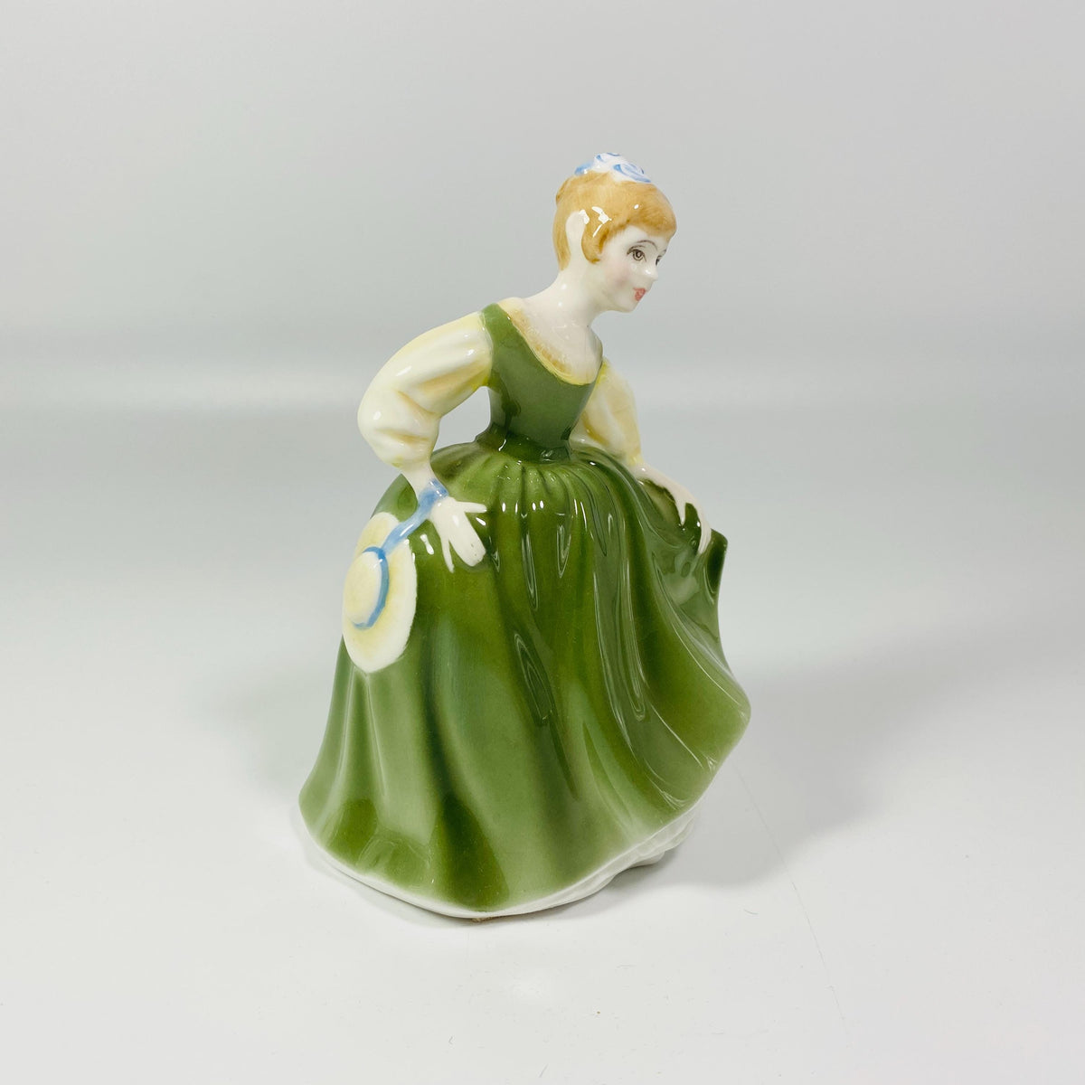 Royal Doulton England Fair Maiden HN2211 Figurine 1966