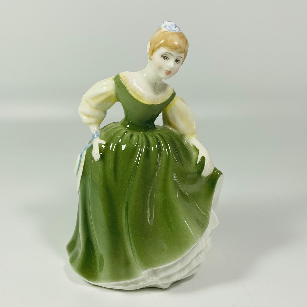 Royal Doulton England Fair Maiden HN2211 Figurine 1966
