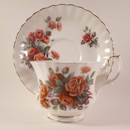 Royal Albert, CENTENNIAL ROSE, Teacup & Saucer, Bone China England