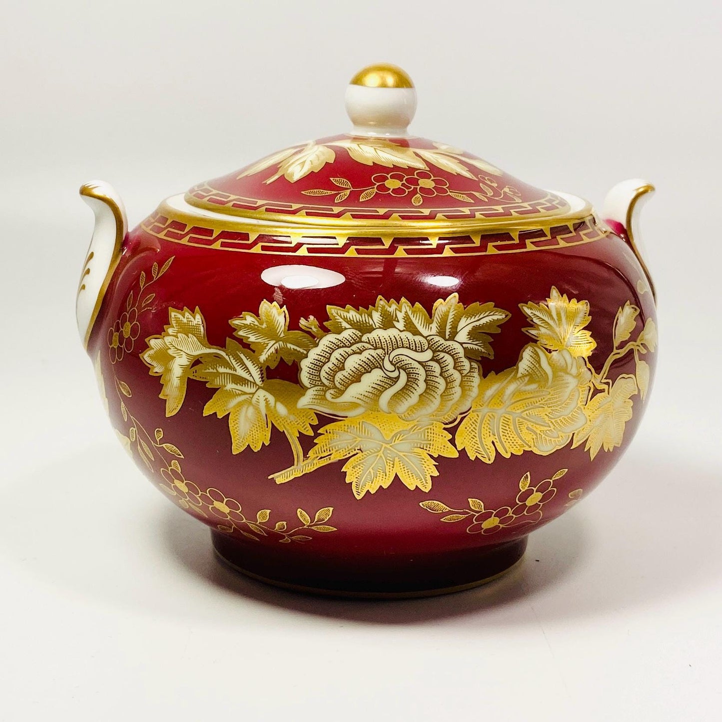 RARE !! Wedgwood Red Ruby Tonquin lidded sugar bowl Made in England