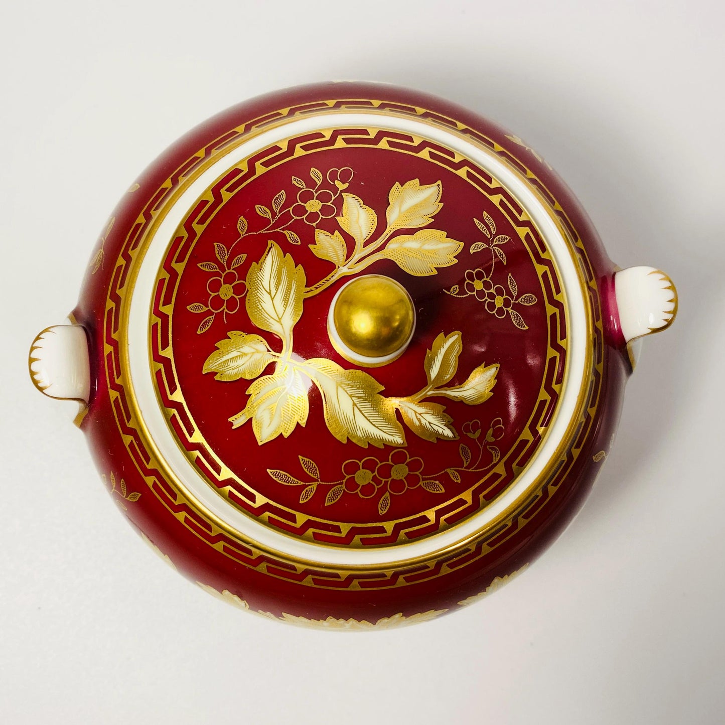 RARE !! Wedgwood Red Ruby Tonquin lidded sugar bowl Made in England