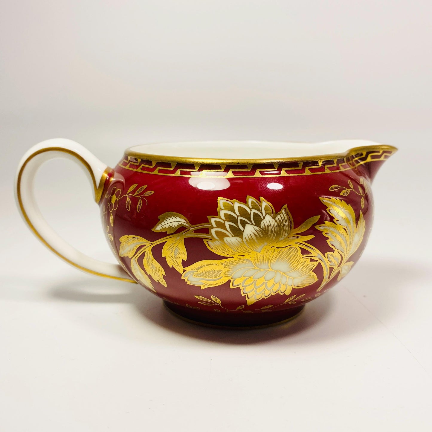 RARE !! Wedgwood RUBY TONQUIN W2488  Creamer 2.5" tall  made in England