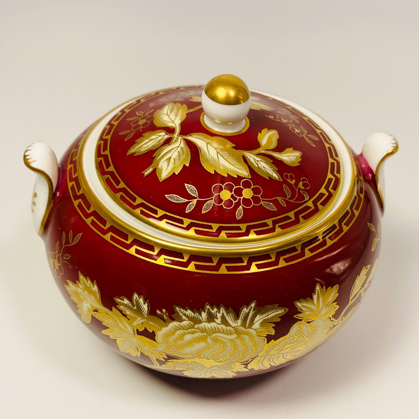 RARE !! Wedgwood Red Ruby Tonquin lidded sugar bowl Made in England