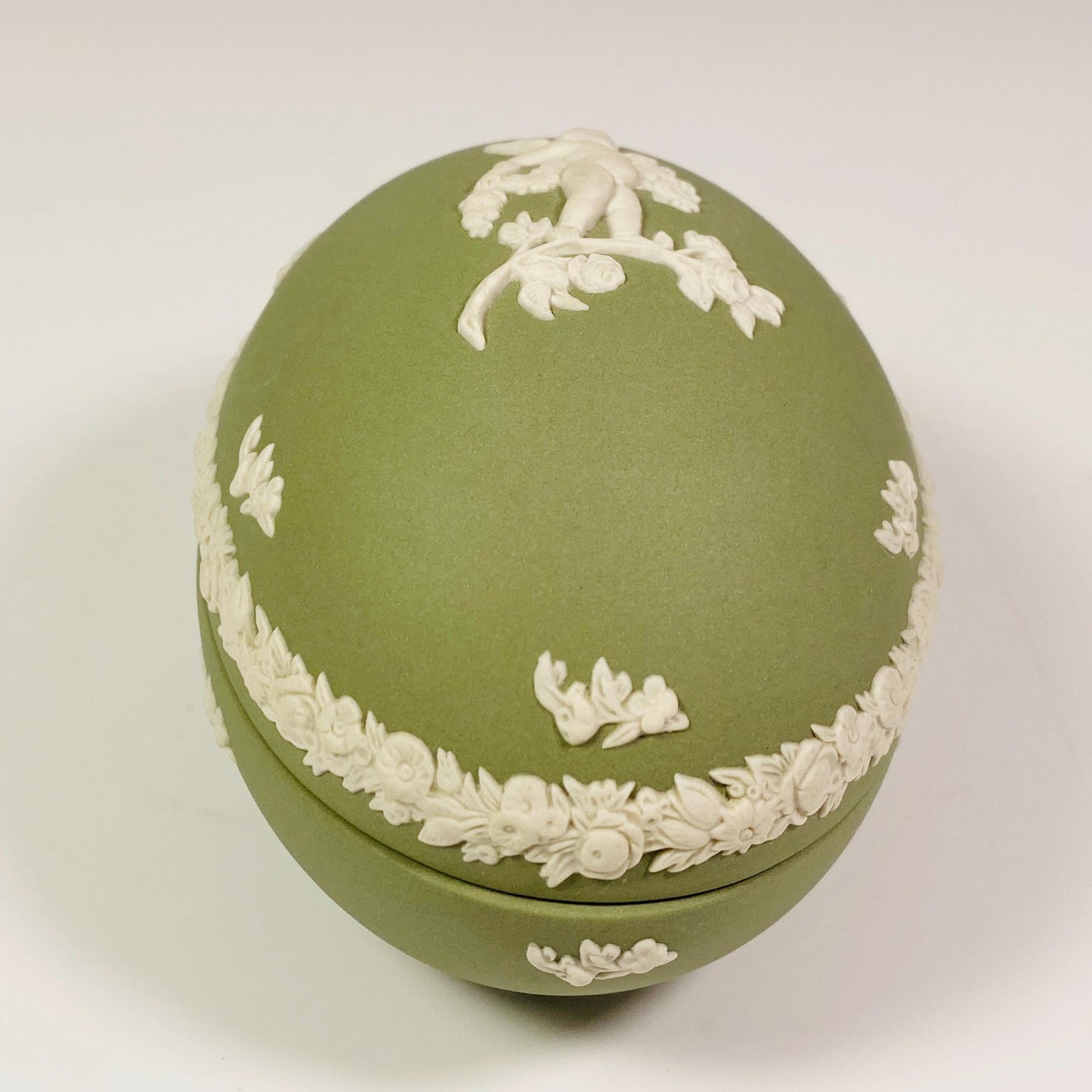 Vintage Wedgwood Green Jasperware Egg Trinket Wedgwood "Cupid On Rose Branch"