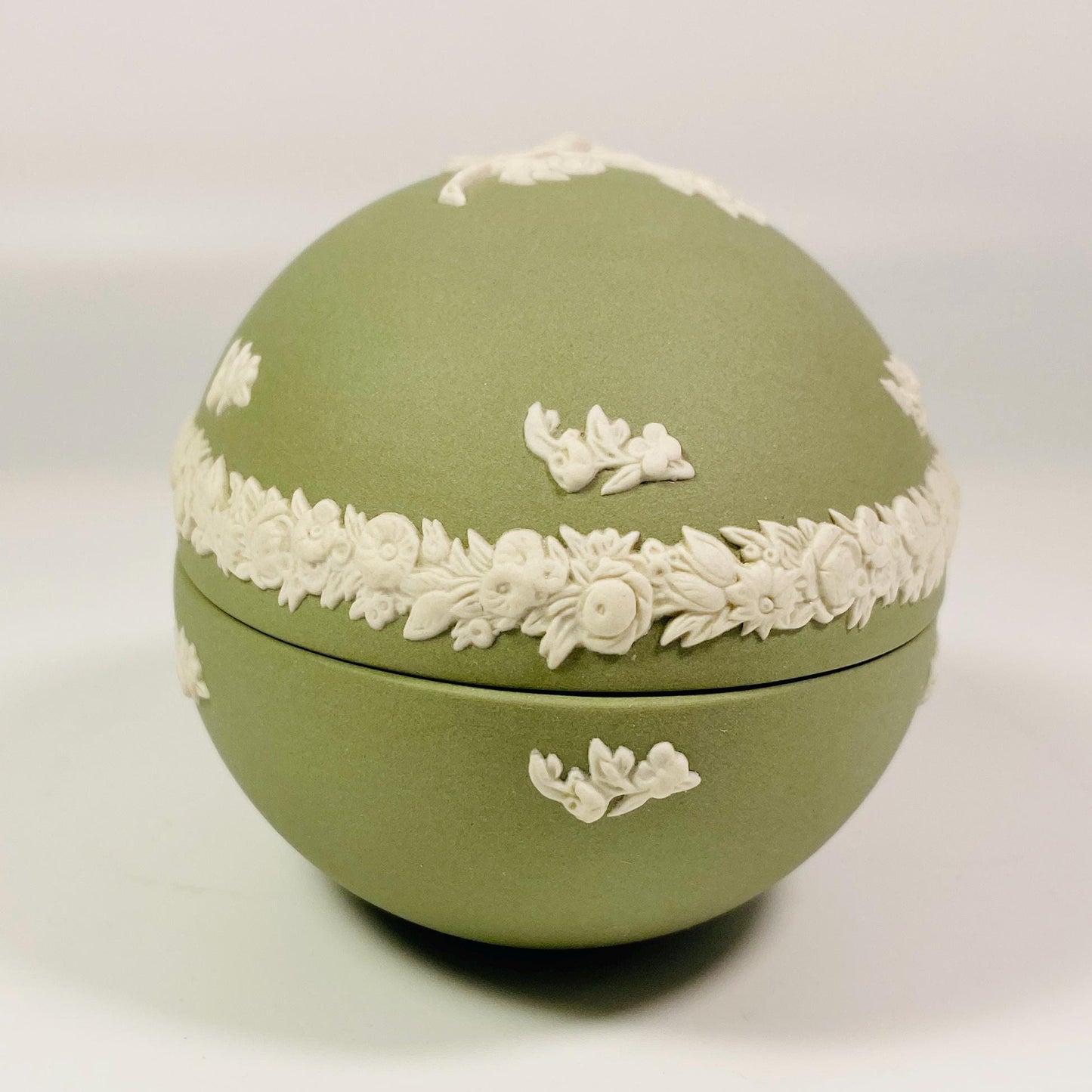 Vintage Wedgwood Green Jasperware Egg Trinket Wedgwood "Cupid On Rose Branch"