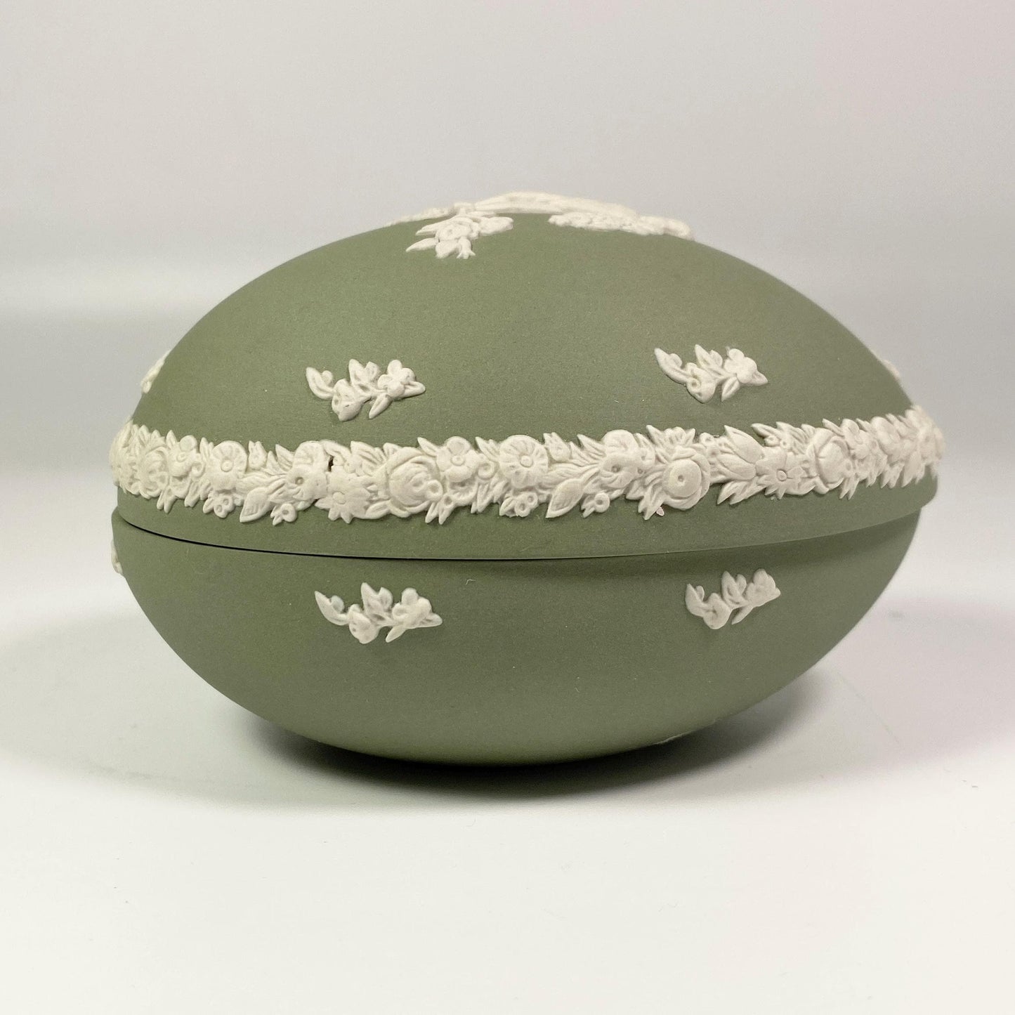 Vintage Wedgwood Green Jasperware Egg Trinket Wedgwood "Cupid On Rose Branch"