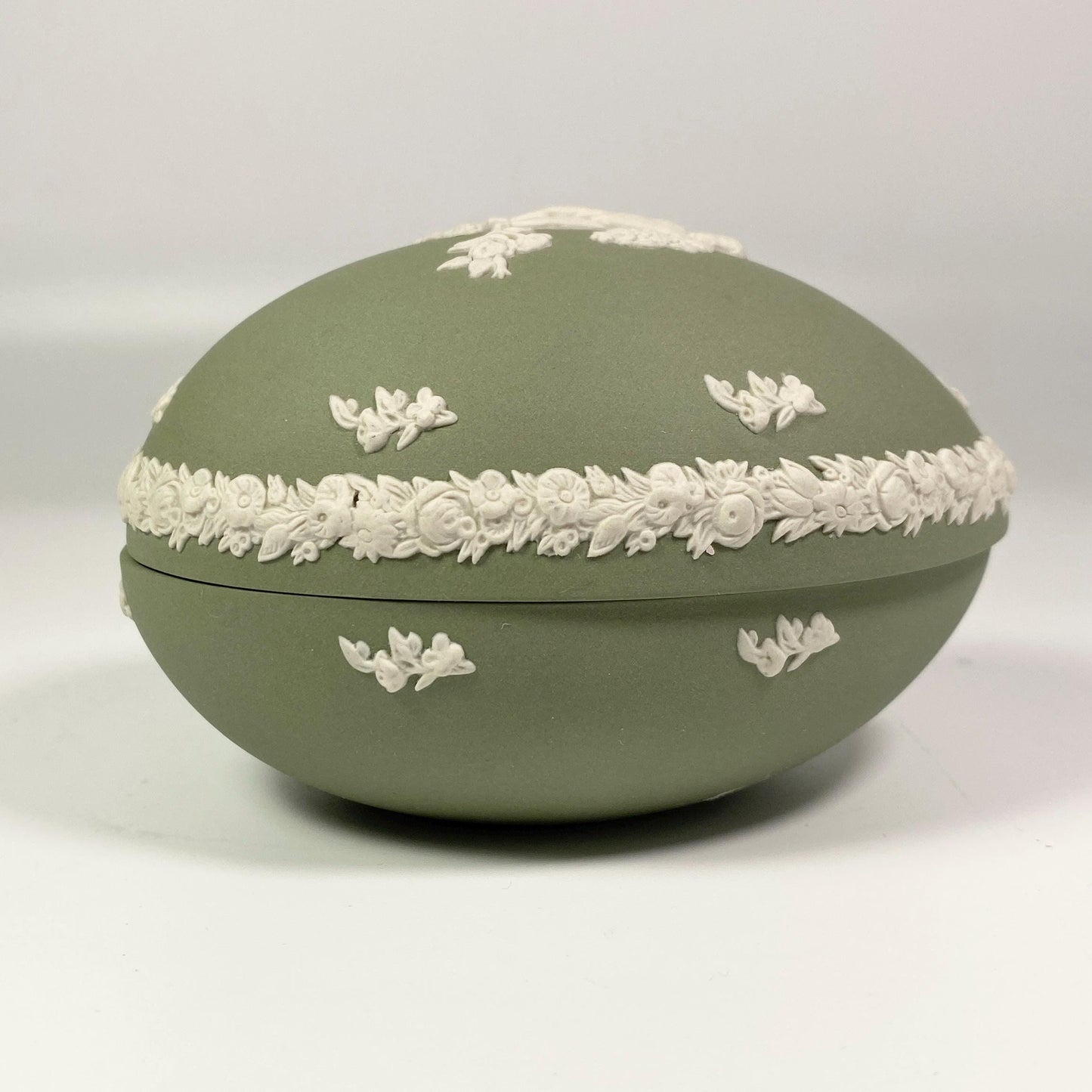 Vintage Wedgwood Green Jasperware Egg Trinket Wedgwood "Cupid On Rose Branch"
