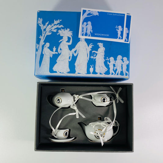 RARE !Wedgwood Cameo Tea Set in White4 decorative ornaments: Mini Set Christmas