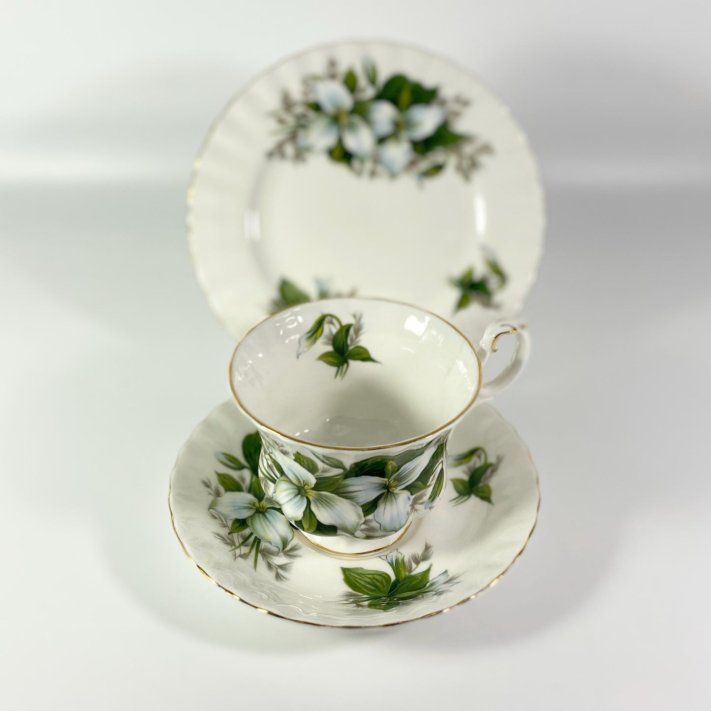 Royal Albert  Bone China Trillium Tea Cup & Saucer with bread plate Trio England