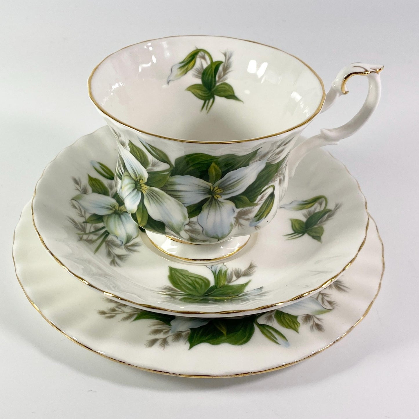 Royal Albert  Bone China Trillium Tea Cup & Saucer with bread plate Trio England