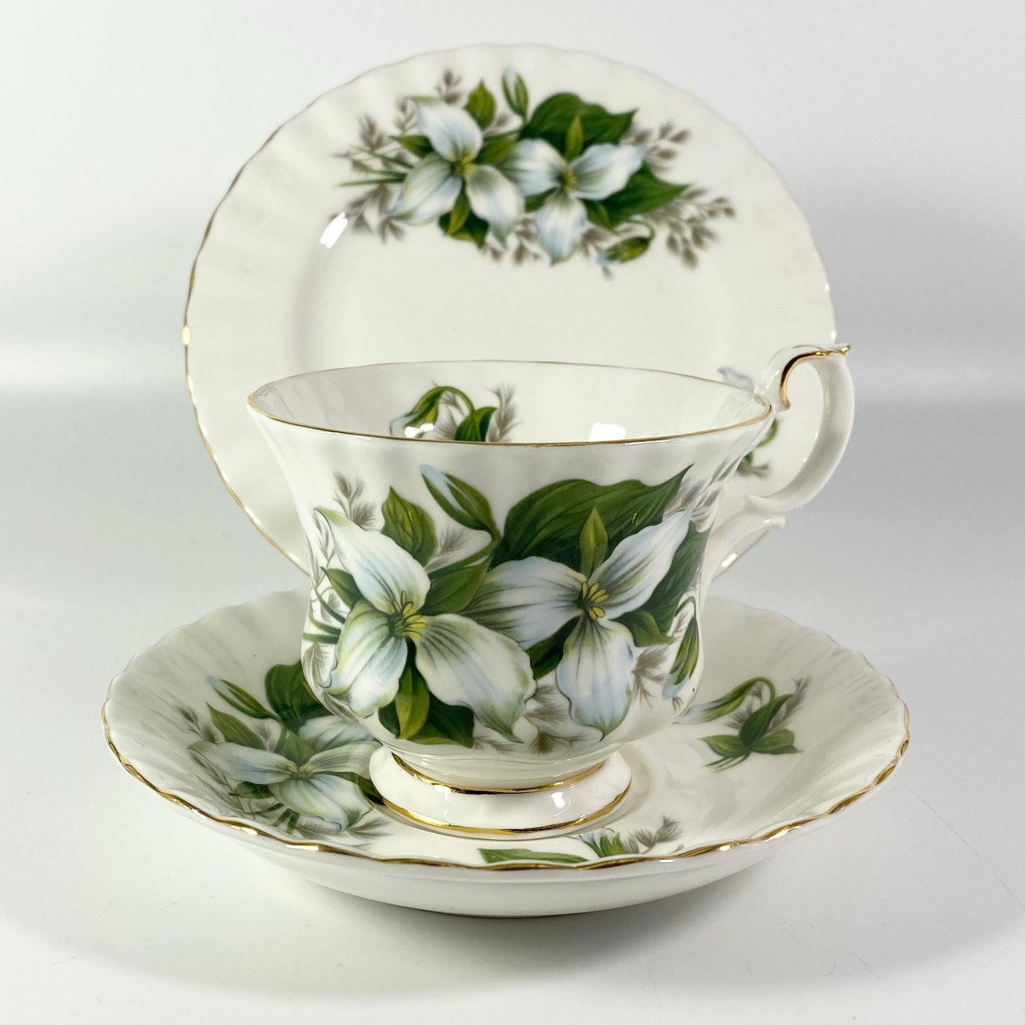 Royal Albert  Bone China Trillium Tea Cup & Saucer with bread plate Trio England