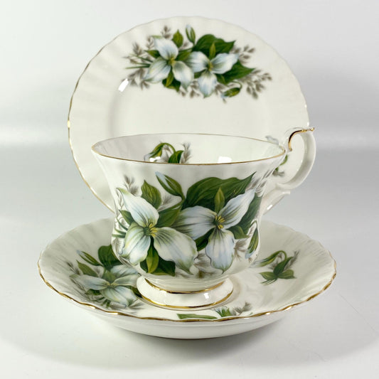 Royal Albert  Bone China Trillium Tea Cup & Saucer with bread plate Trio England