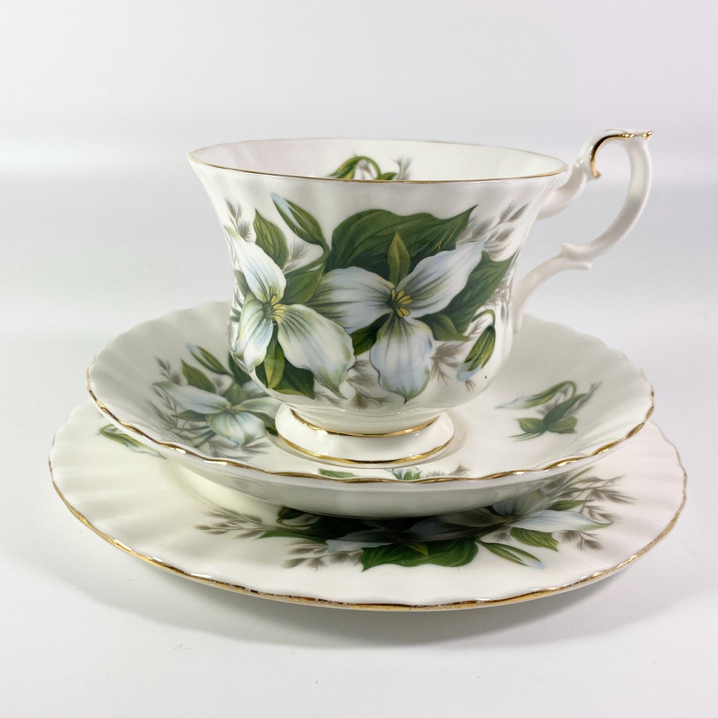 Royal Albert  Bone China Trillium Tea Cup & Saucer with bread plate Trio England