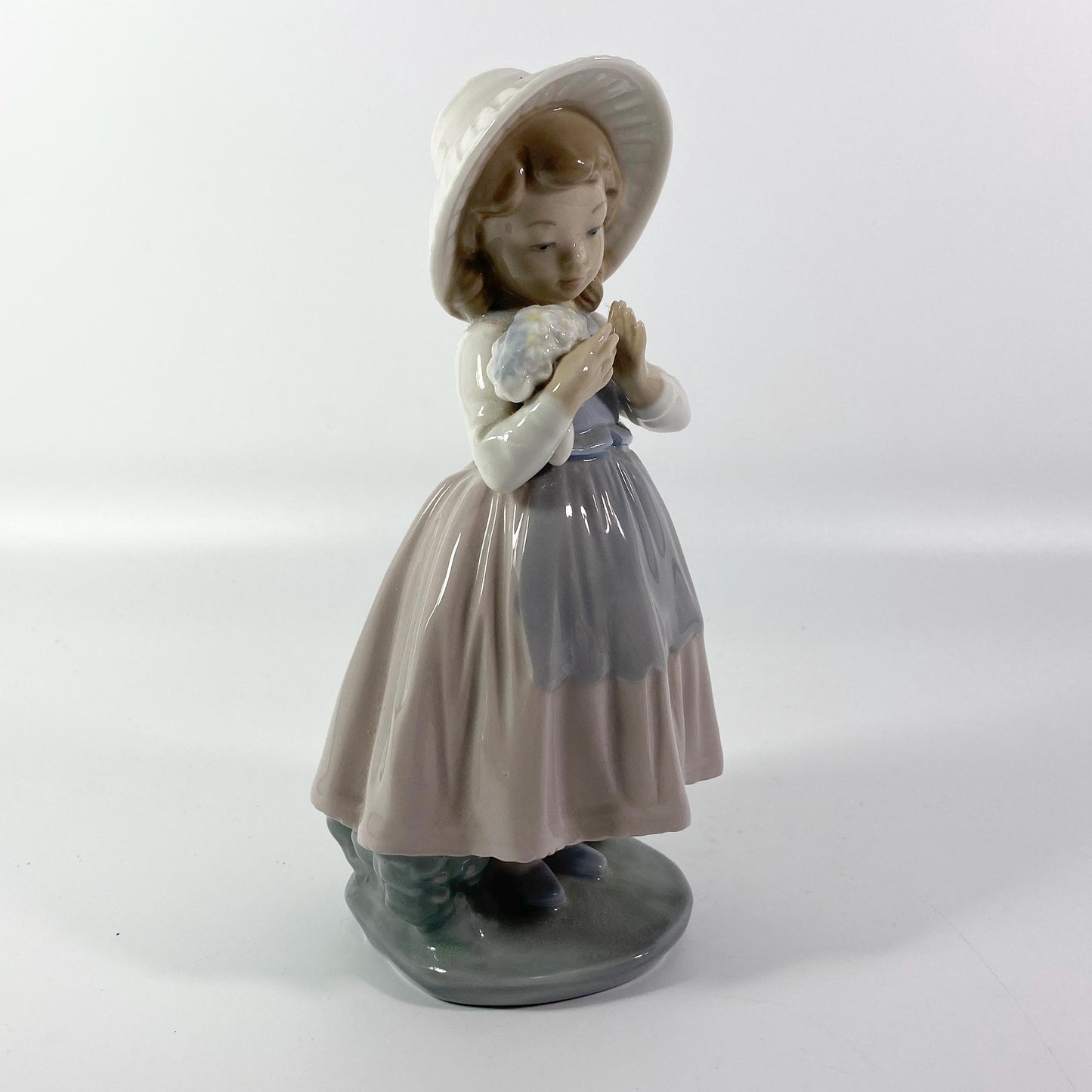 Lladro Nao Porcelain Figurine Titled Girl With Bouquet 8' inches, Retired Spain