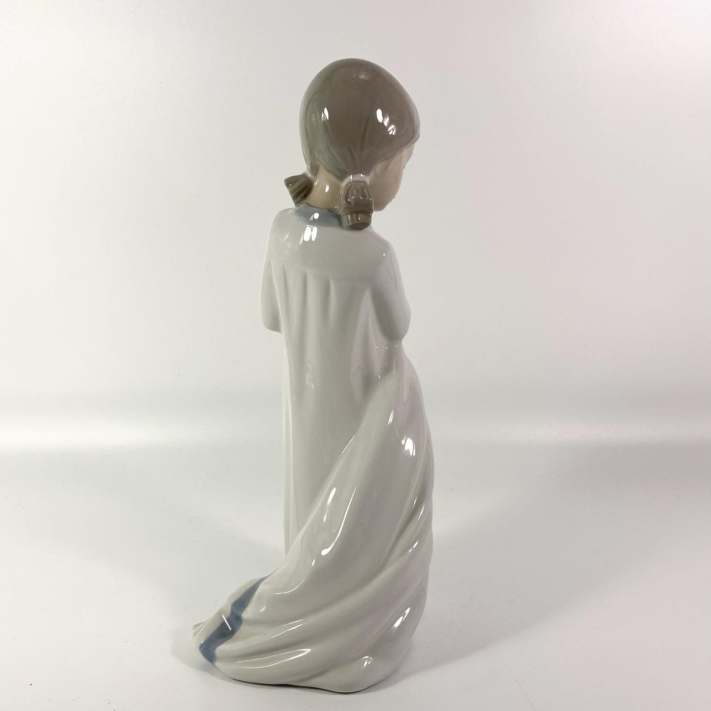 Lladro Nao Girl with her Comfort Blanket large 10 in figurine