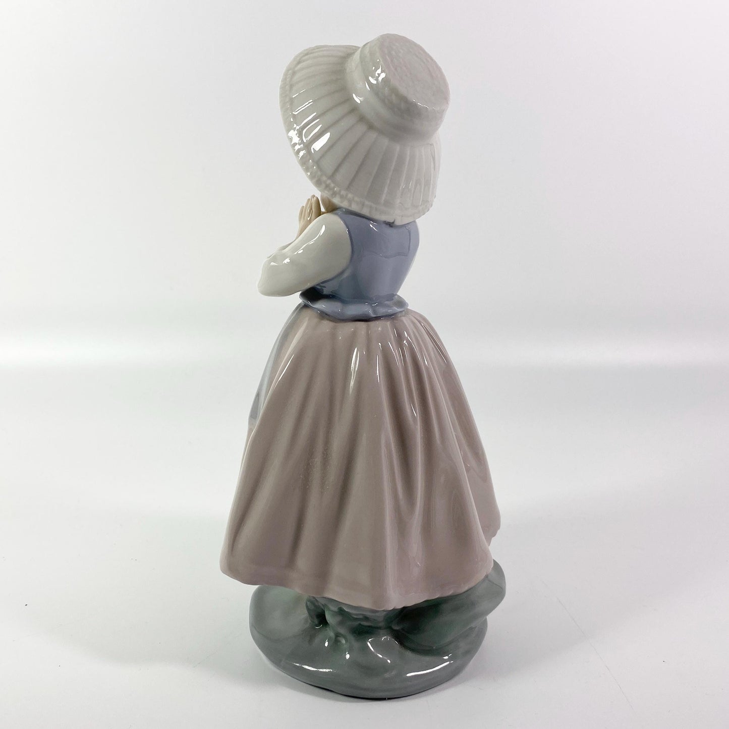 Lladro Nao Porcelain Figurine Titled Girl With Bouquet 8' inches, Retired Spain