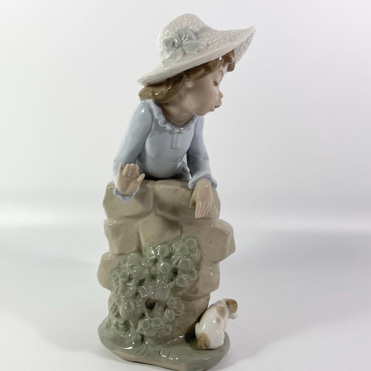 Lladro Nao Girl searching for her Puppy large 8 inches figurine
