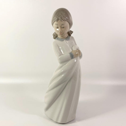 Lladro Nao Girl with her Comfort Blanket large 10 in figurine