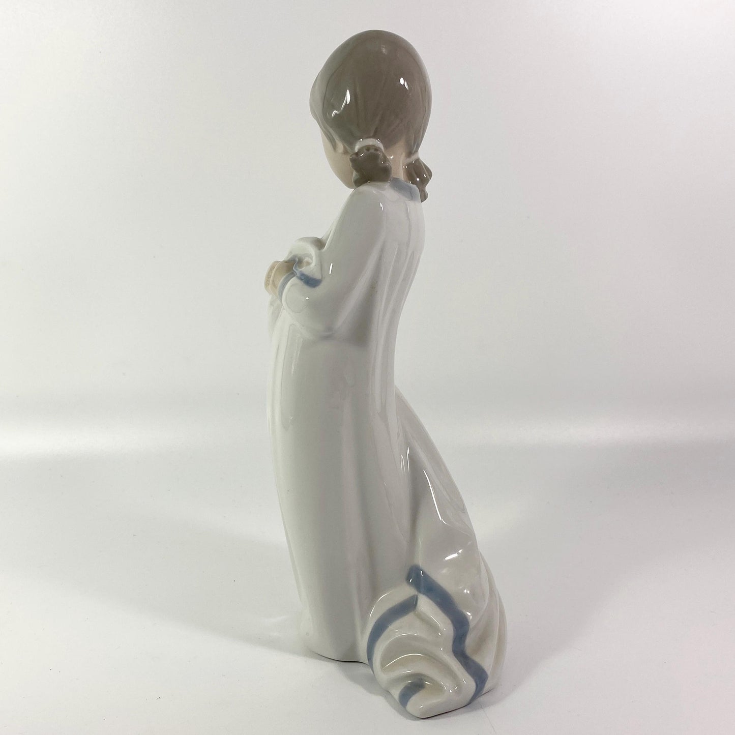 Lladro Nao Girl with her Comfort Blanket large 10 in figurine
