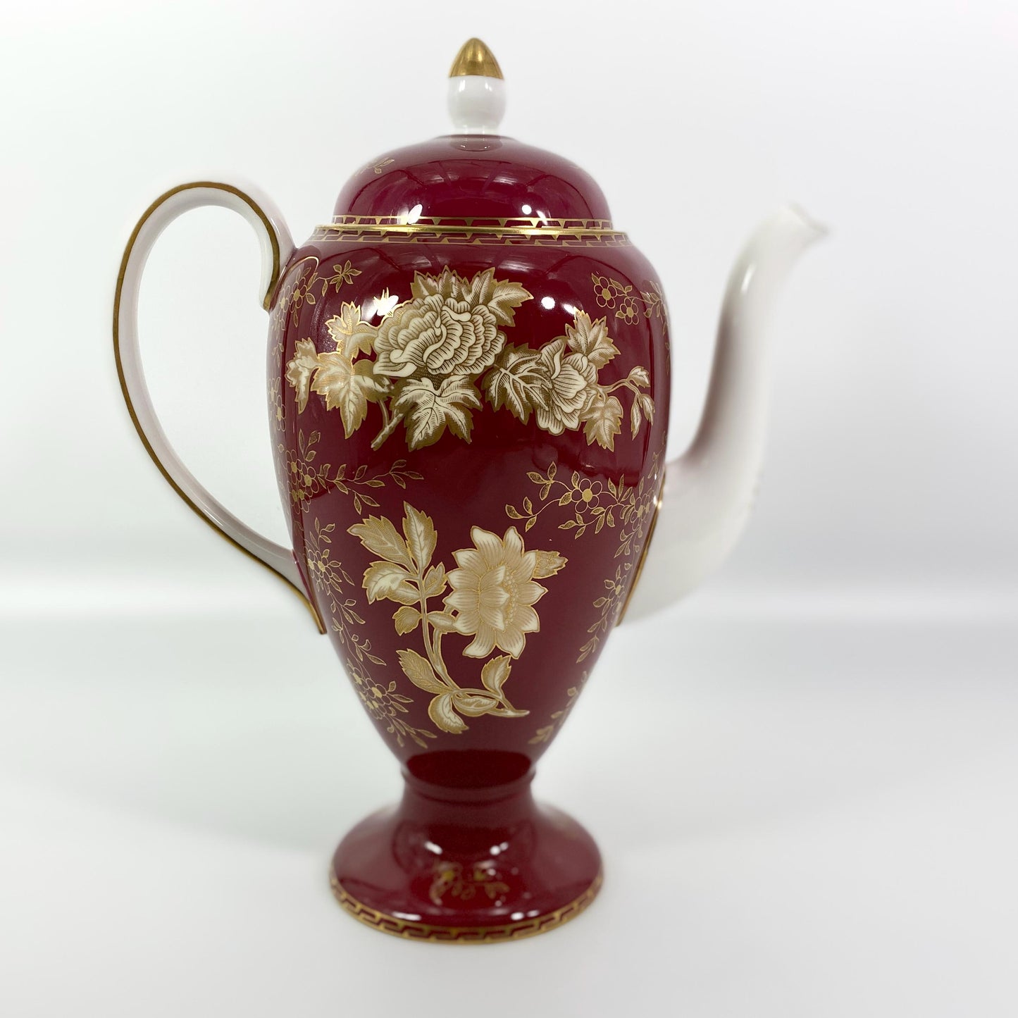 RARE !!! Wedgwood Ruby Tonquin England-Red, Gold Floral Scalloped TeaPot