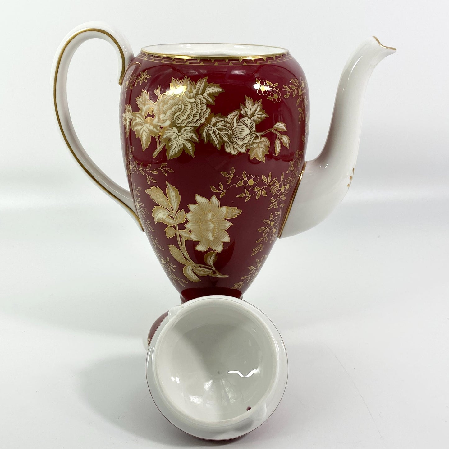 RARE !!! Wedgwood Ruby Tonquin England-Red, Gold Floral Scalloped TeaPot