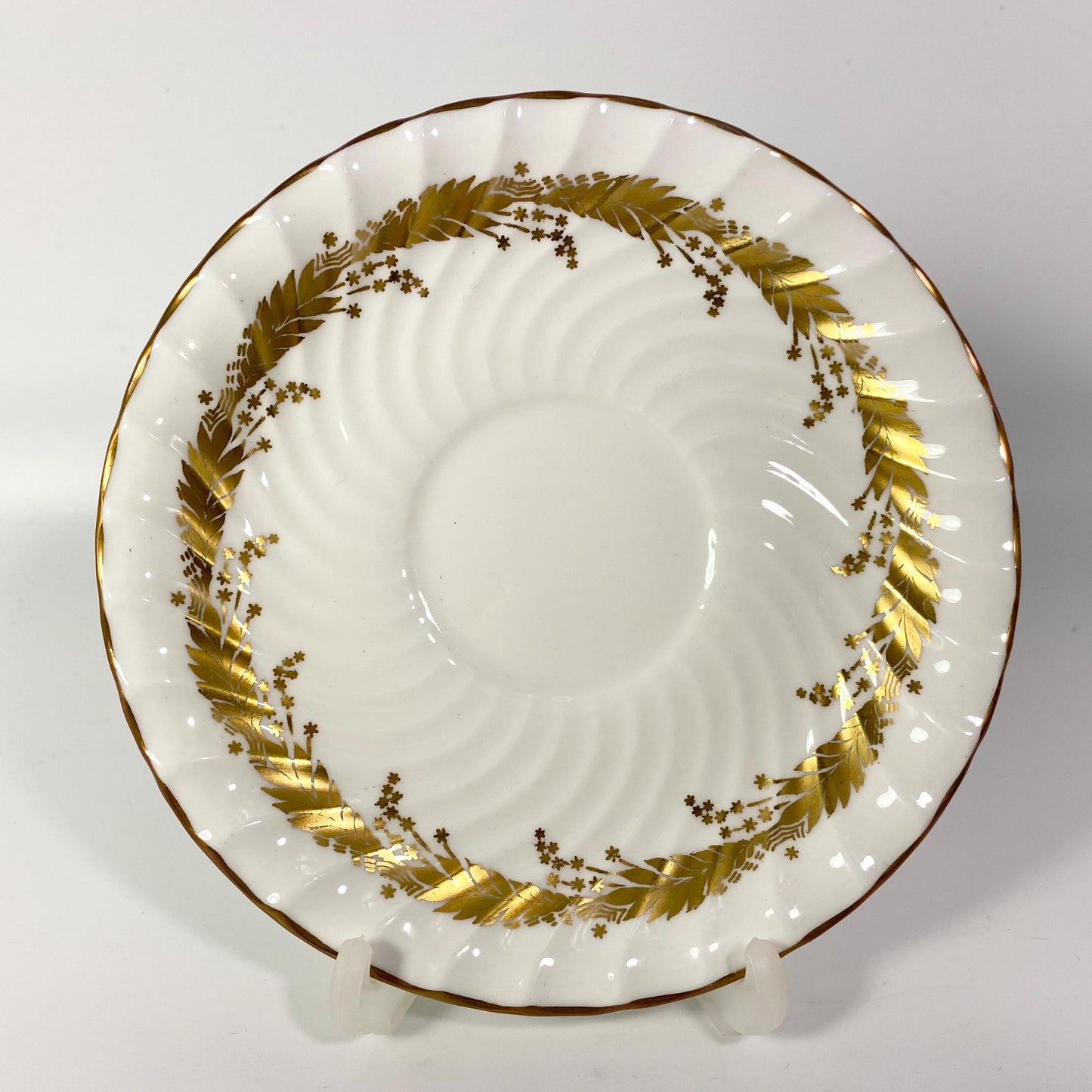 RARE !! 1939 Aynsley England KENT Tea cup saucer set 8170 Gold leaves swirl rim