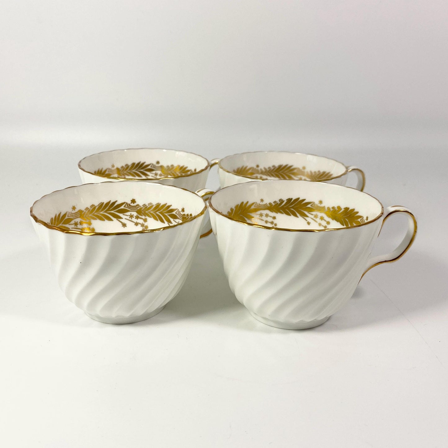 RARE !! Set of 4  Aynsley “Kent” Gold Gilt Bone China Replacement Teacups