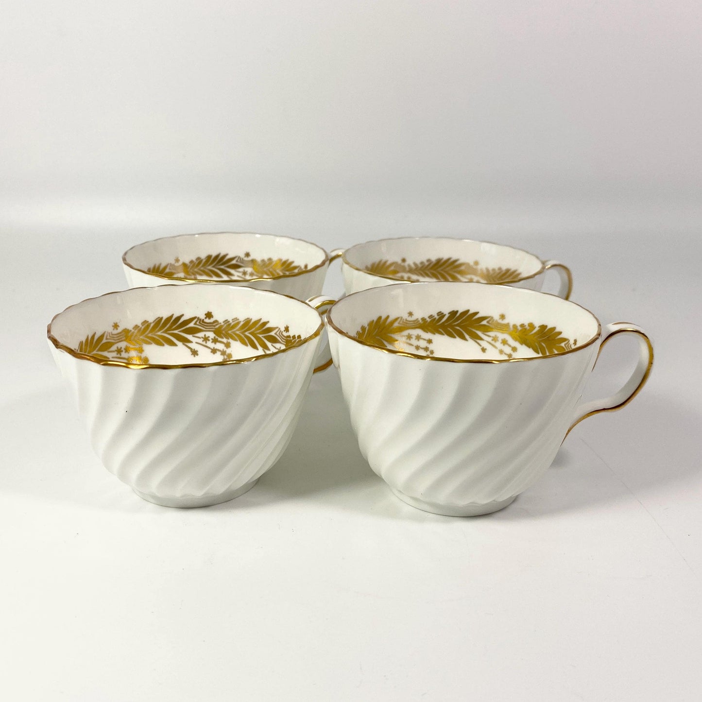 RARE !! Set of 4  Aynsley “Kent” Gold Gilt Bone China Replacement Teacups