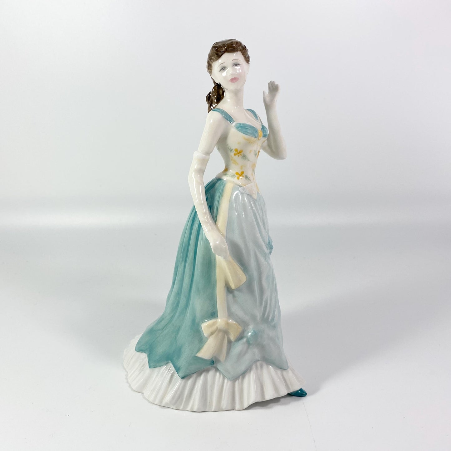 RARE !!  Royal Doulton Pretty  Gillian figurine, HN4404