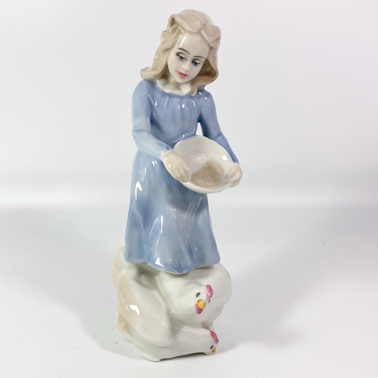 Royal Doulton Reflections Country Girl HN 3051 feeding chicken Figurine 1986