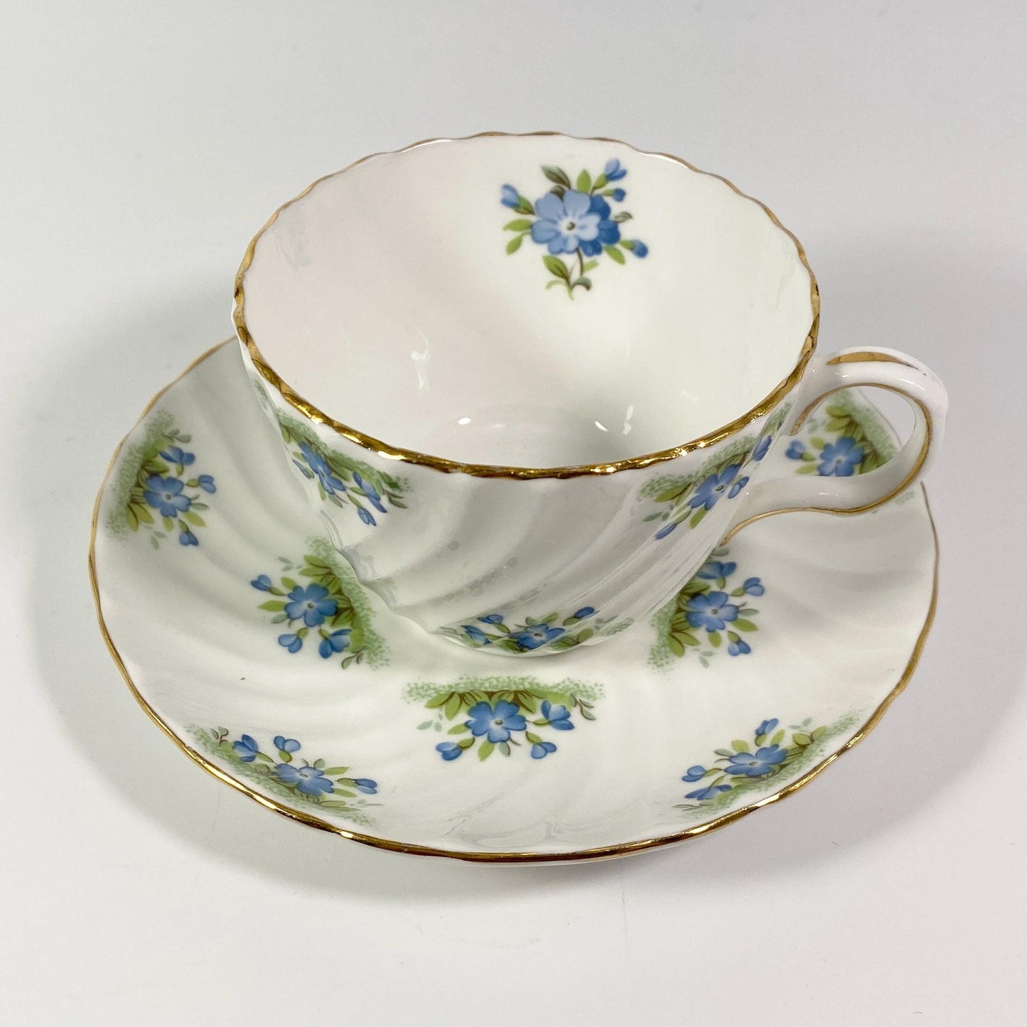 Extremely RARE !!! 1930s Aynsley C1382 teacup and saucer pretty violets floral