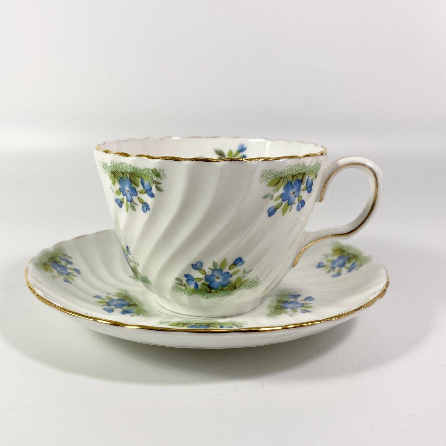 Extremely RARE !!! 1930s Aynsley C1382 teacup and saucer pretty violets floral