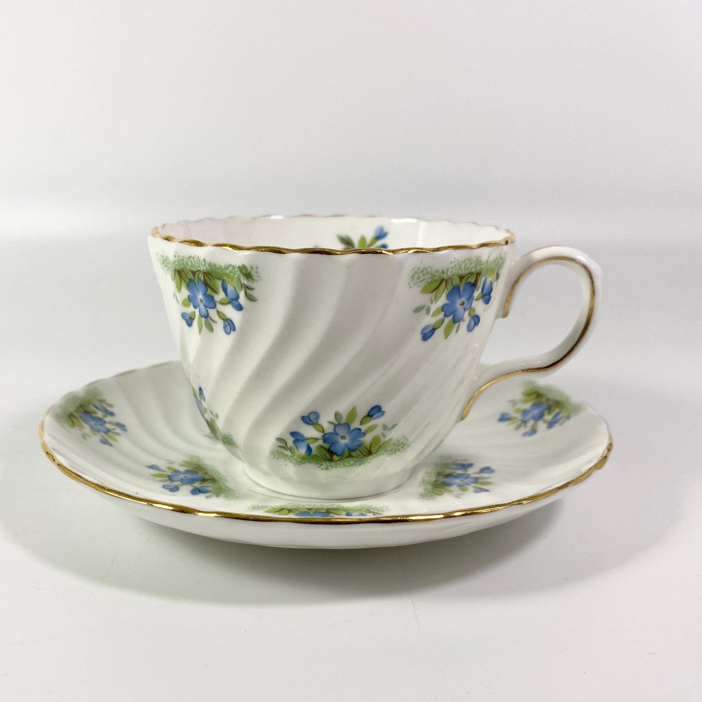 Extremely RARE !!! 1930s Aynsley C1382 teacup and saucer pretty violets floral