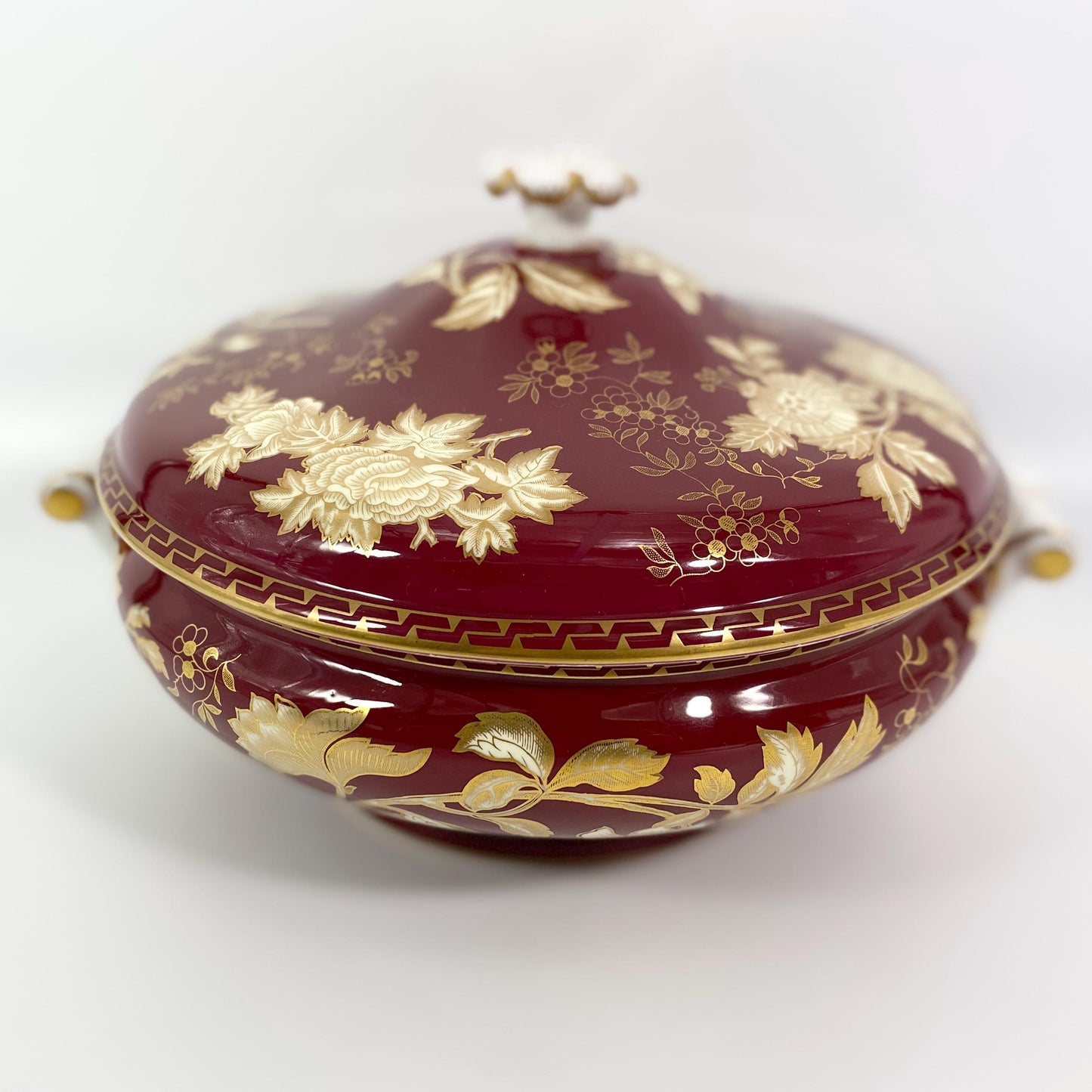 RARE !! Wedgwood Tonquin Ruby round lidded  10 " inches dish