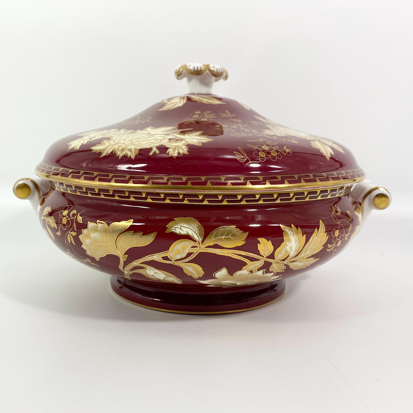 RARE !! Wedgwood Tonquin Ruby round lidded  10 " inches dish