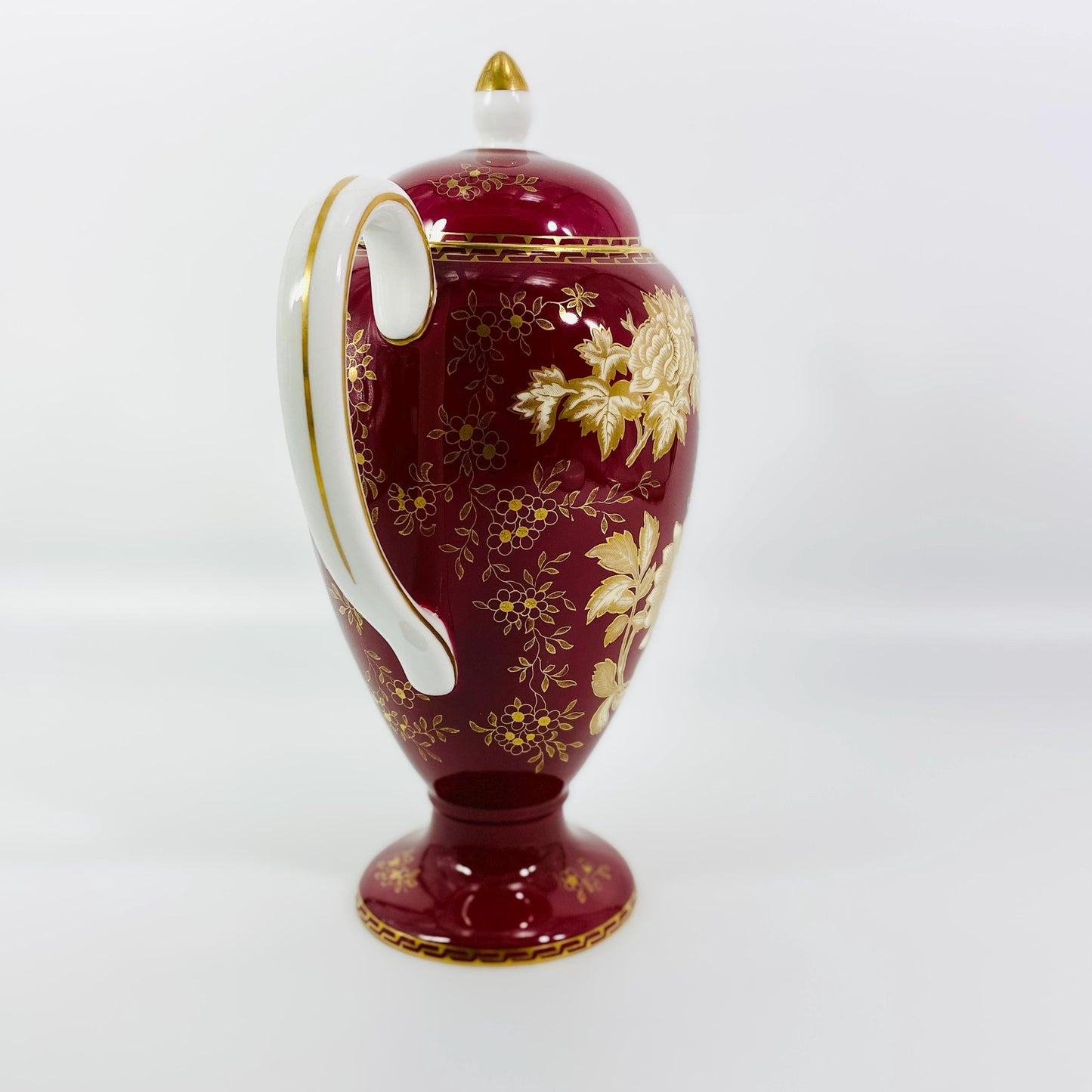 RARE !!! Wedgwood Ruby Tonquin England-Red, Gold Floral Scalloped TeaPot