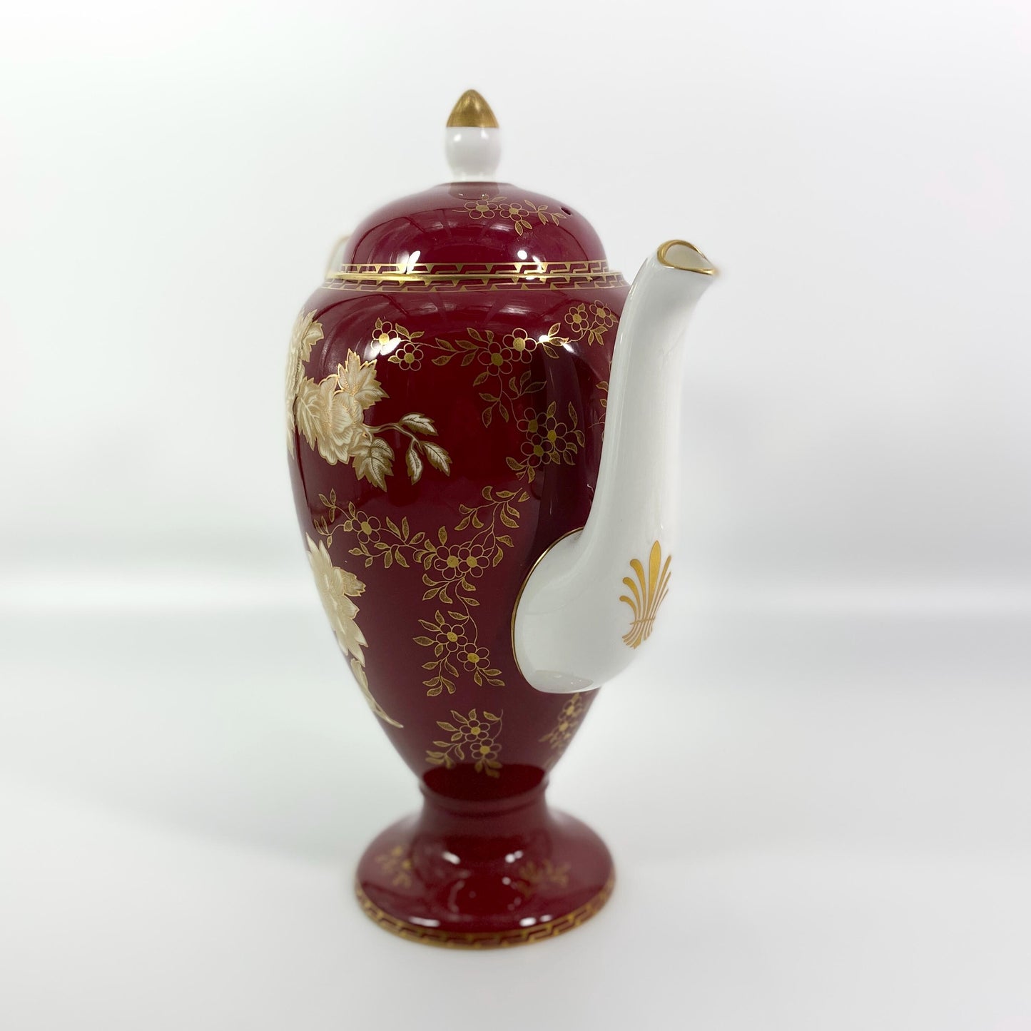 RARE !!! Wedgwood Ruby Tonquin England-Red, Gold Floral Scalloped TeaPot
