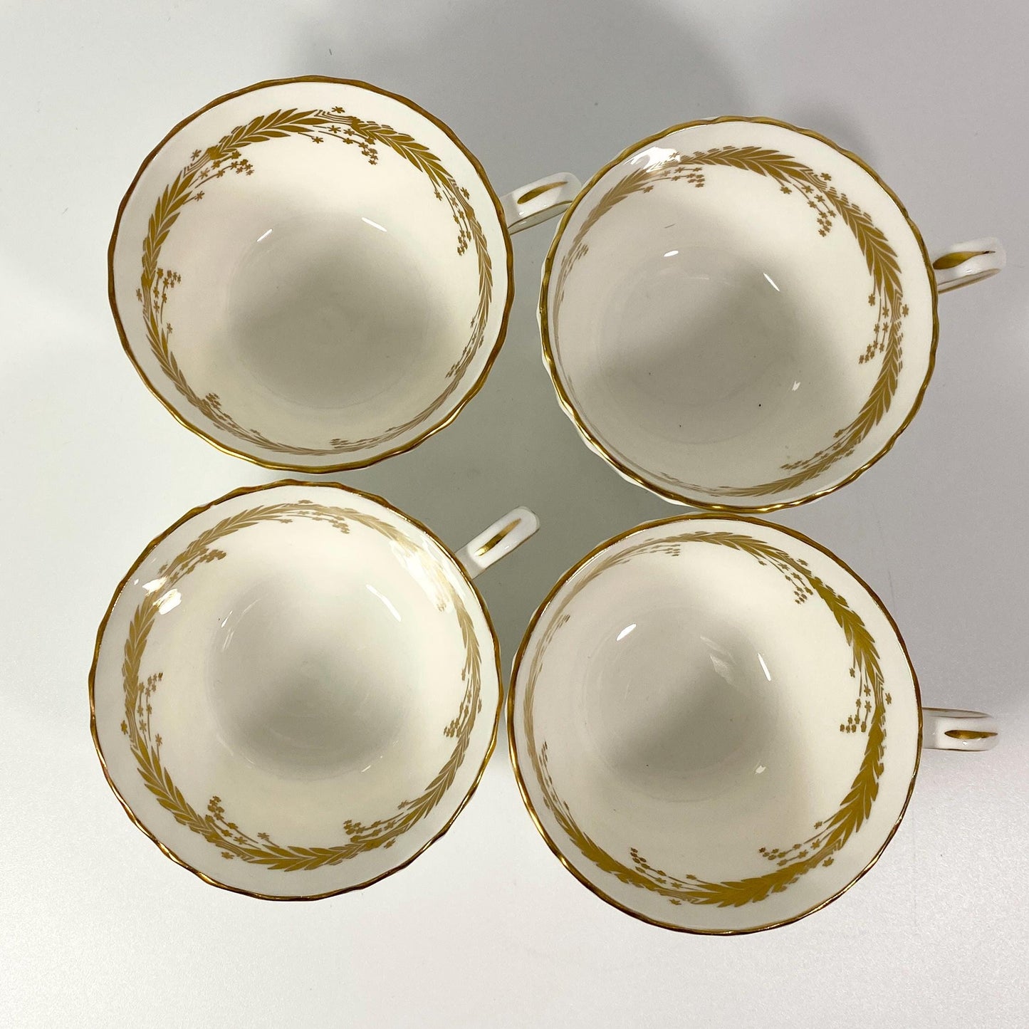 RARE !! Set of 4  Aynsley “Kent” Gold Gilt Bone China Replacement Teacups