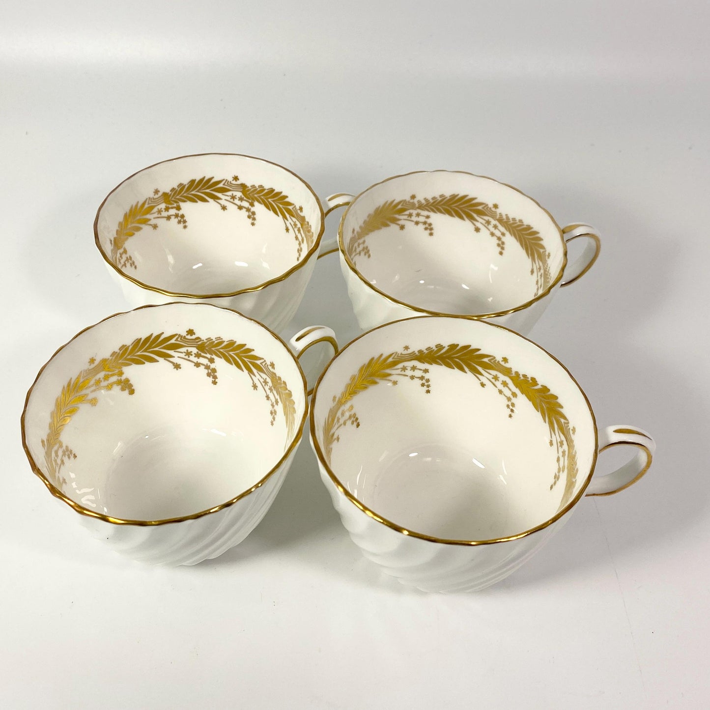 RARE !! Set of 4  Aynsley “Kent” Gold Gilt Bone China Replacement Teacups