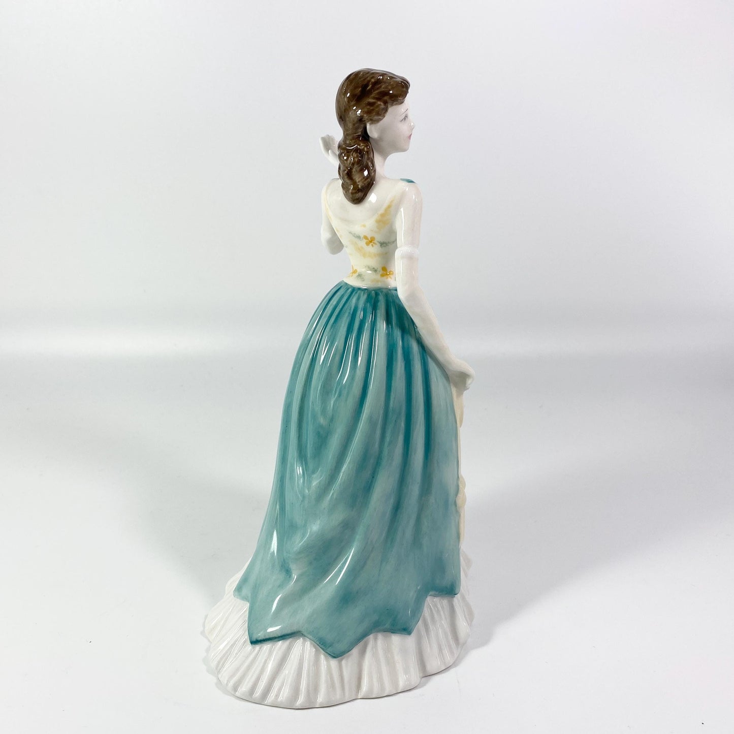 RARE !!  Royal Doulton Pretty  Gillian figurine, HN4404
