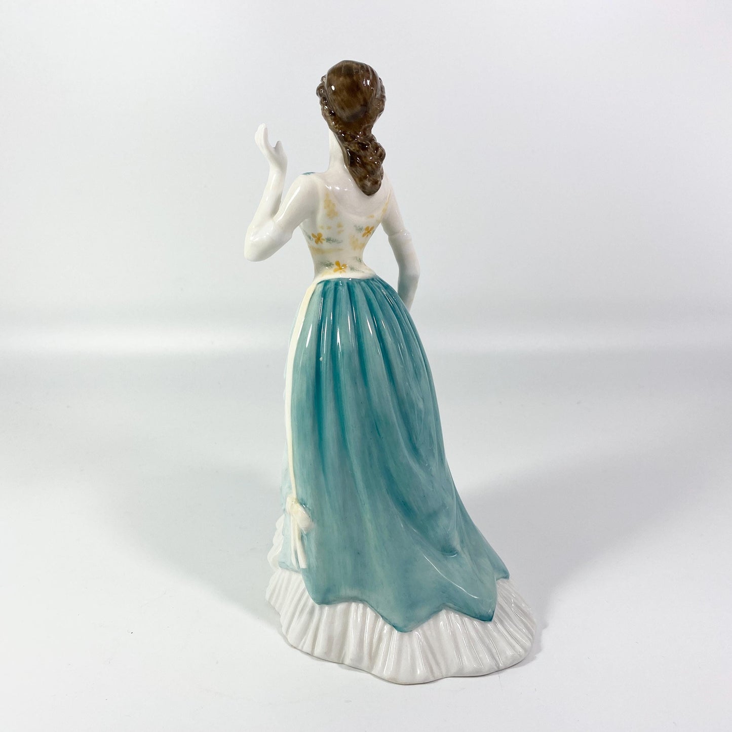 RARE !!  Royal Doulton Pretty  Gillian figurine, HN4404