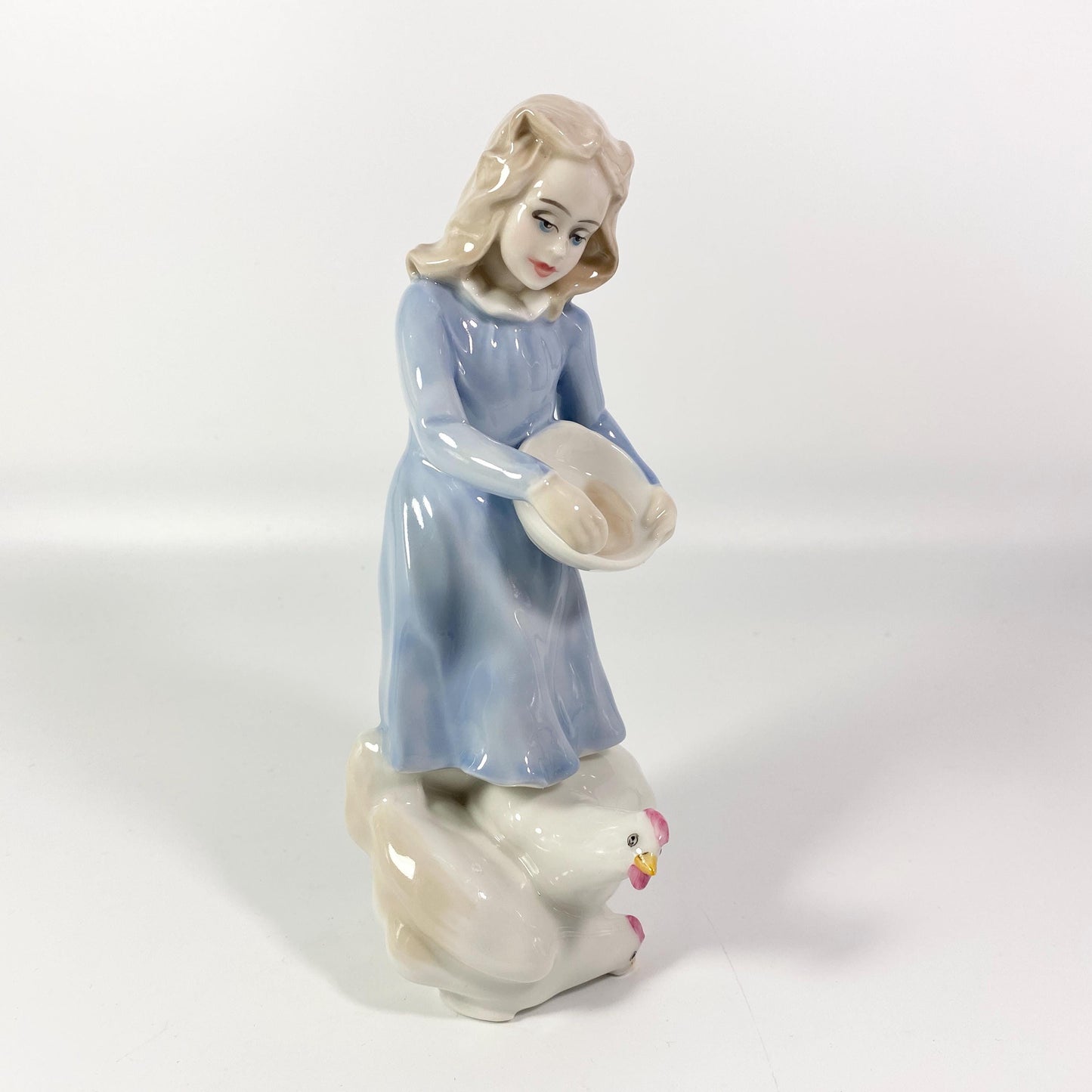 Royal Doulton Reflections Country Girl HN 3051 feeding chicken Figurine 1986