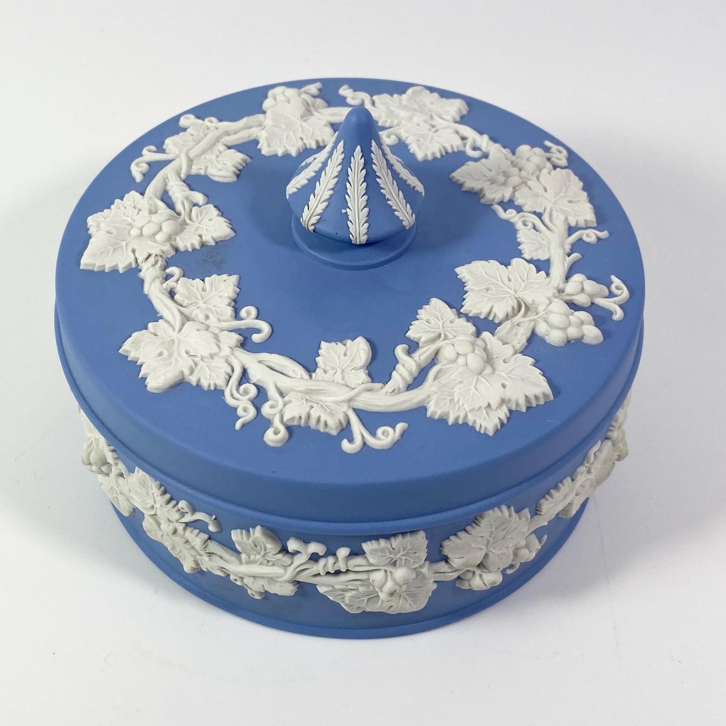Wedgwood Blue Jasperware Grape Vine 5" Round Trinket Box with Lid, 1975 England