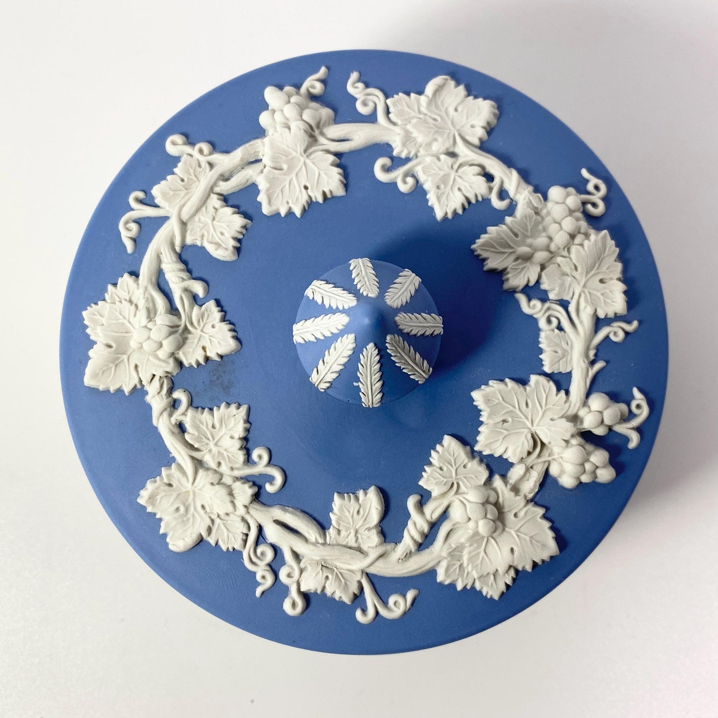 Wedgwood Blue Jasperware Grape Vine 5" Round Trinket Box with Lid, 1975 England