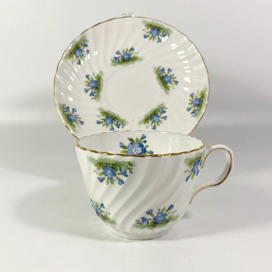 Extremely RARE !!! 1930s Aynsley C1382 teacup and saucer pretty violets floral