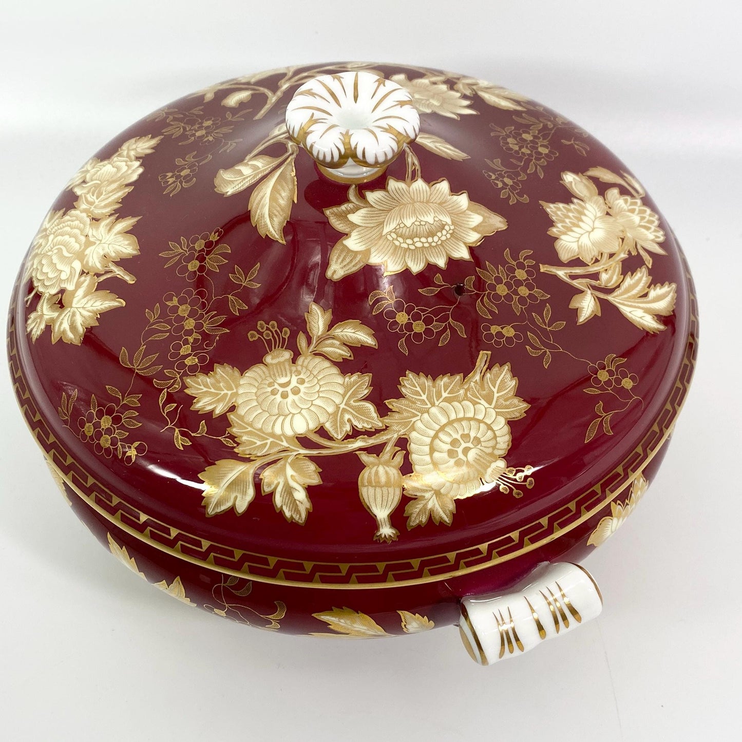 RARE !! Wedgwood Tonquin Ruby round lidded  10 " inches dish