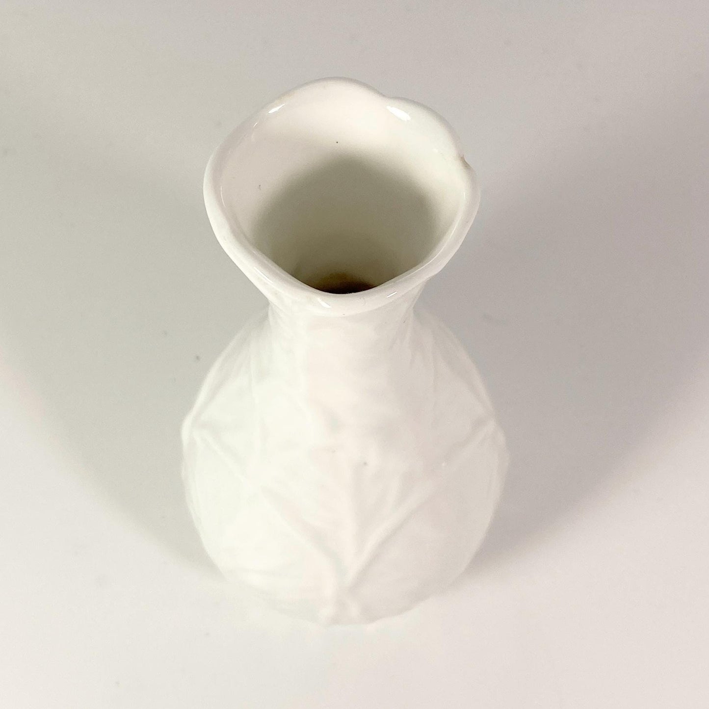 Extremely RARE -Wedgwood Countryware Bud Vase – White Cabbage Leaf –  Bone China