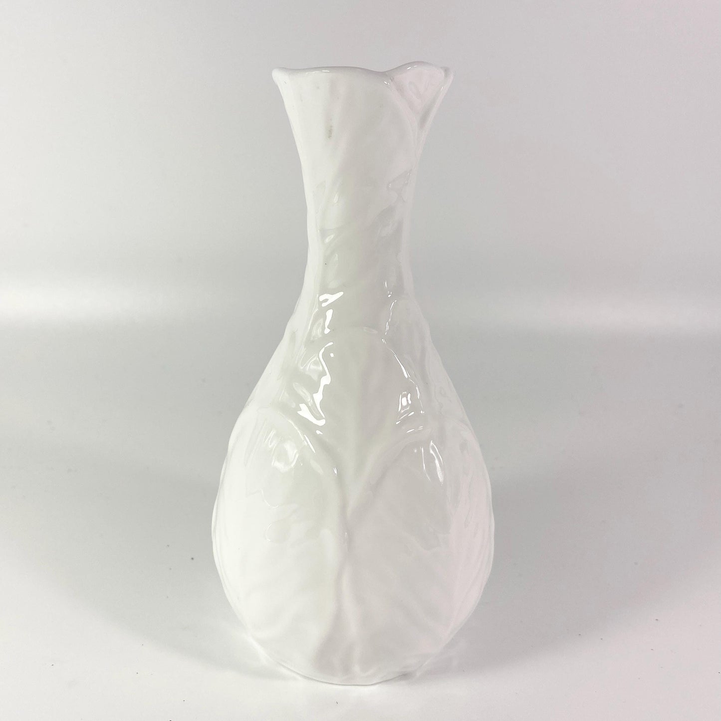 Extremely RARE -Wedgwood Countryware Bud Vase – White Cabbage Leaf –  Bone China