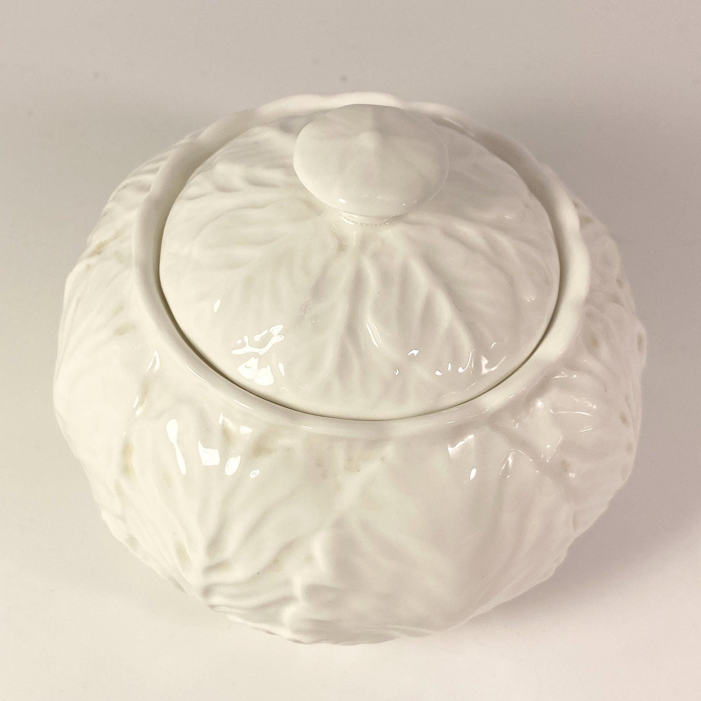 RARE  !! Coalport Countryware Covered Sugar Bowl With Lid Cabbage Leaf